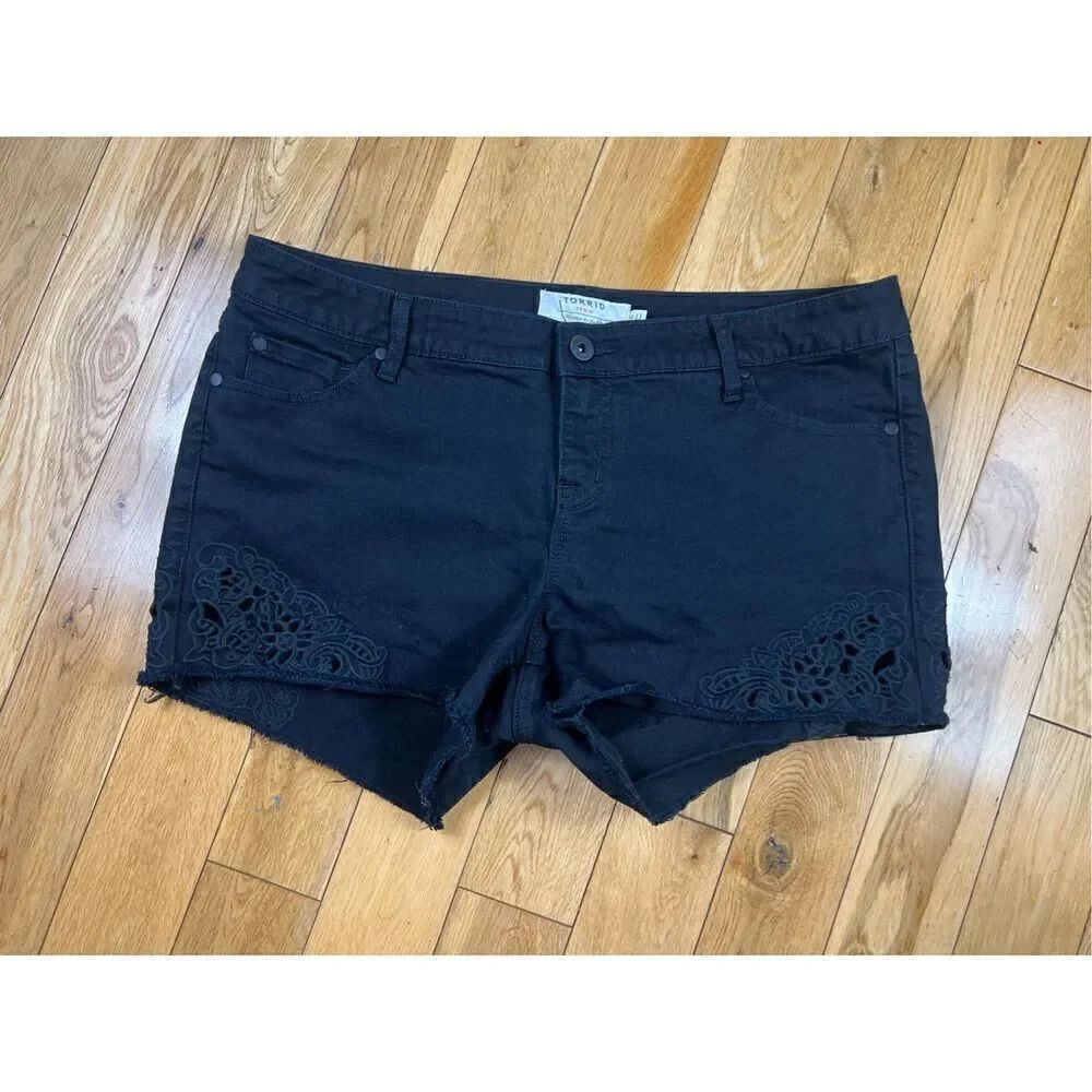 Torrid Womens Denim Black Shorts Size 16